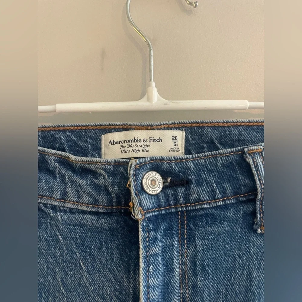 Abercrombie & Fitch Dark Wash Jeans 90s Straight Ultra High Rise - Picture 2 of 3